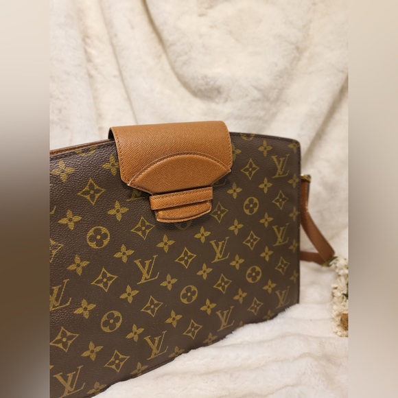 Authentic Louis Vuitton Courcelles shoulder bag - Picture 11 of 16